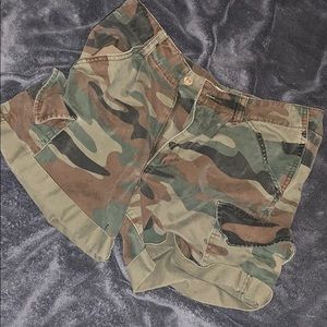 Cute camo high wasted shorts